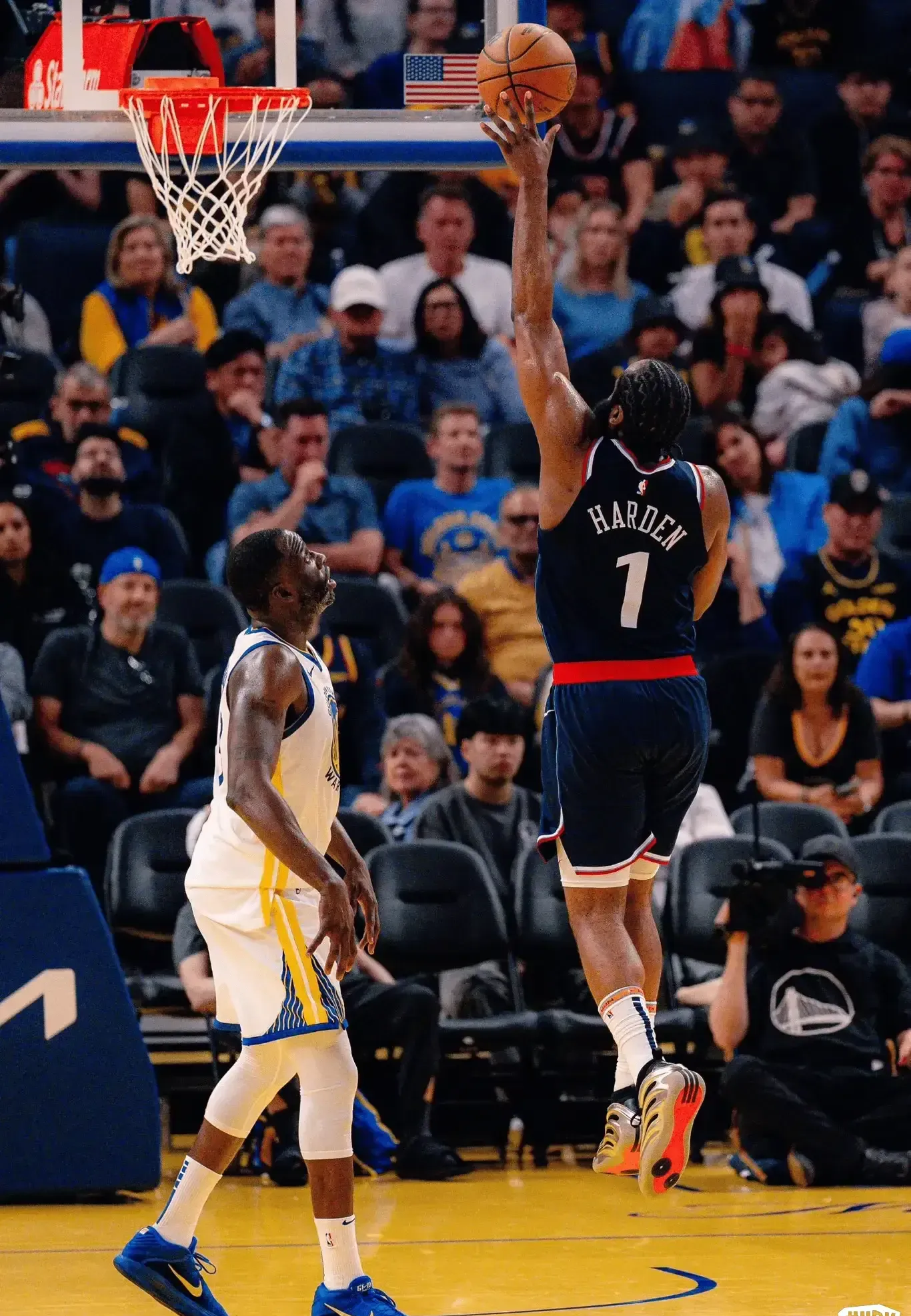 爱游戏入口-火箭主场大胜灰熊，哈登砍下30分