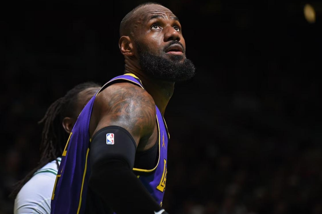 凯尔特人遭湖人逆转,霍华德关键时刻爆发逆转比赛 凯尔特人遭湖人逆转,霍华德关键时刻爆发逆转比赛