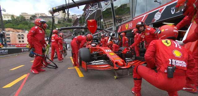 包含梅赛德斯鏖战阿斯顿马丁，塞恩斯带队取胜的词条