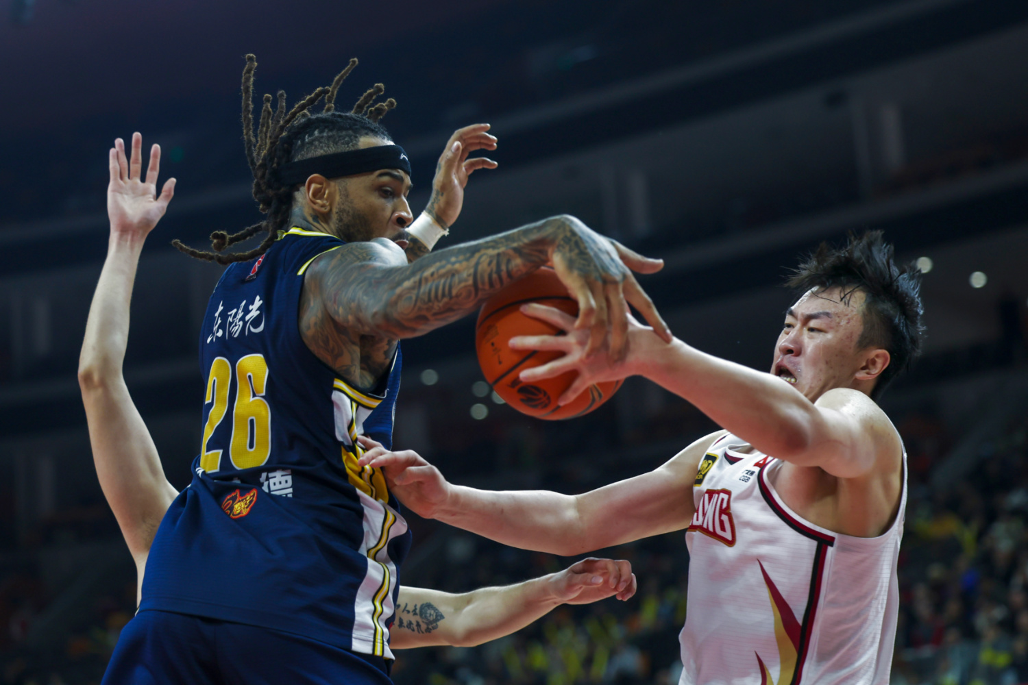 包含掘金碾压广东队，莫兰特惊艳四座的词条